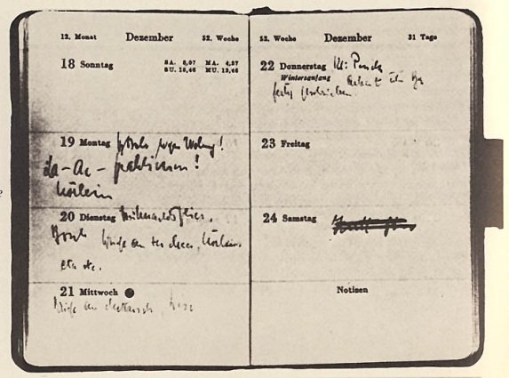 Altes Kalenderblatt eines Notizbuchs aus dem Dezember mit handschriftlichen Notizen und Markierungen.