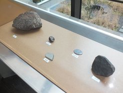 Meteorite aus der Senckenbergsammlung. Foto: Susanne Benner