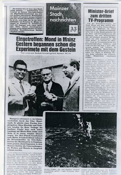 Zeitungsartikel über den Beginn eines Experiments mit Mondgestein in Mainz, mit Foto von Wissenschaftlern und Mondoberfläche.