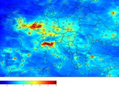 Globale Spurenstoffkarten zeigen die Lage von Quellen: Troposphärisches Stickstoffdioxid (1015 Moleküle/cm2) über Europa, ausgewertet aus SCIAMACHY-Satellitendaten zwischen Januar 2003 und Juni 2004.