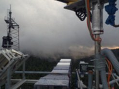 Über den Wipfeln des Thüringer Waldes nahmen die Wissenschaftler Proben der Wolken, die über den Kamm zogen, um mehr über deren Bildung und Zusammensetzung zu erfahren.
