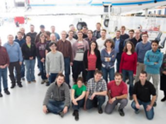 Das OMO-Team bei Vorbereitungen in Oberpfaffenhofen. Das OMO-Team bei Vorbereitungen in Oberpfaffenhofen.