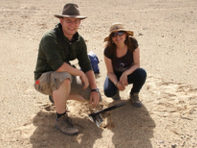 Together with her colleague Thomas Behrendt Buhalqem Mamtimin examined soils in the Taklamakan Desert.