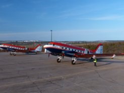 Die beiden Forschungsflugzeuge Polar 5 und Polar 6 am Boden.