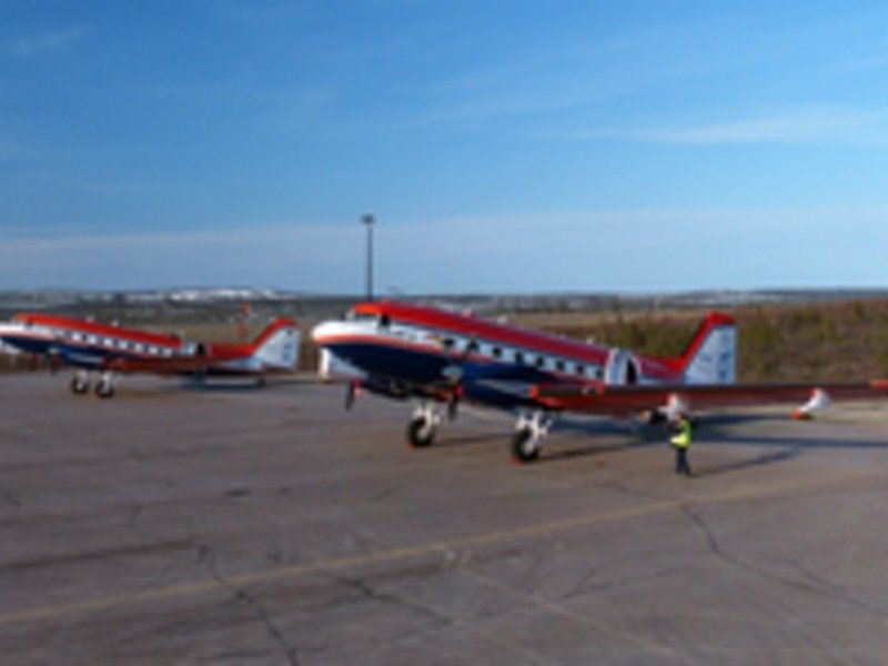 Die beiden Forschungsflugzeuge Polar 5 und Polar 6 am Boden.