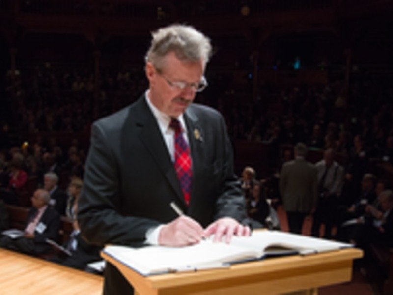 Meinrat O. Andreae signs in the members book of the American Academy of Arts and Sciences.