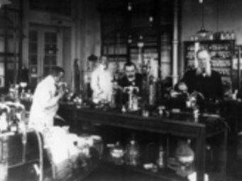 Laboratory of Ernst Otto Beckmann at the KWI for Chemistry 1912. Laboratory of Ernst Otto Beckmann at the KWI for Chemistry 1912.