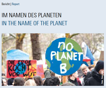 Front page newsletter. Demonstration with signs advocating environmental responsibility, including "No Planet B" and "Die Erde kocht vor Wut."