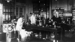 Labor von Ernst Otto Beckmann am KWI für Chemie 1912, Bild: Archiv der Max-Planck-Gesellschaft