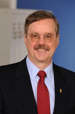 Portrait von Meinrat O. Andreae.