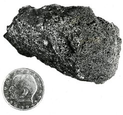The stuff dreams were made of: The Max Planck researchers used relatively small amounts of lunar rock to explore the moon’s past in the laboratory. © MPI für Chemie