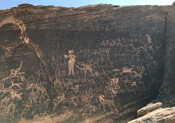 Die Felsbilder, auch Petroglyphen genannt, in der Region Hima im Südwesten Saudi-Arabiens beschäftigen seit Jahrzehnten Wissenschaftler aus der ganzen Welt. Foto: M. Andreae