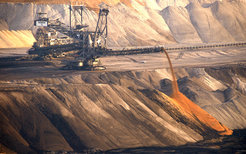 Ein Bagger im Einsatz im Braunkohle-Tagebau Garzweiler. Foto: Tobias Mandt/Flickr Creative Commons