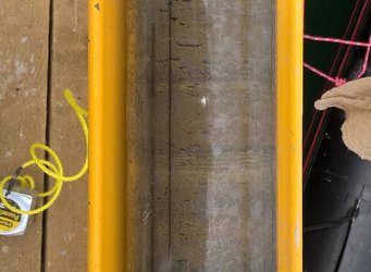 Ein Sedimentbohrkern: Die feinen hell-dunklen Lagen entsprechen jeweils einem Jahr. Foto: Christian Wolff Ein Sedimentbohrkern: Die feinen hell-dunklen Lagen entsprechen jeweils einem Jahr. Foto: Christian Wolff