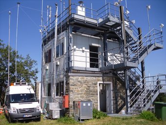 The Taunus Observatory with the MPI mobile laboratory Mola. Picture: J. Schneider, MPIC. The Taunus Observatory with the MPI mobile laboratory Mola. Picture: J. Schneider, MPIC.