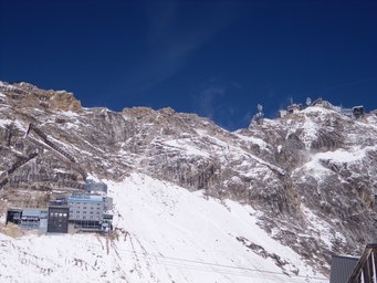 The research station "Schneefernerhaus" (left) and the Zugspitze summit (right). Picture: J. Schneider, MPIC. The research station "Schneefernerhaus" (left) and the Zugspitze summit (right). Picture: J. Schneider, MPIC.