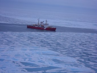 Icebreaker "Amundsen" seen from the Polar 6. Picture: J. Schneider, MPIC. Icebreaker "Amundsen" seen from the Polar 6. Picture: J. Schneider, MPIC.