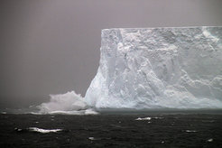 Iceberg in Antarctica: Temperature in the Southern Ocean was more tightly linked to the extent of the Antarctic glaciation during past greenhouse climates than previously thought. Source: Alfred Wegener Institute, Thomas Ronge CC-BY 4.0