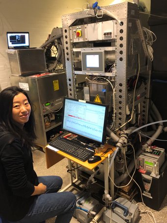 Nijing Wang, scientist at the MPIC, at a proton-transfer-reaction time-of-flight mass spectrometry (PTR-ToF-MS) which performs online measurement of hundreds of volatile organic compounds (VOCs) in particular oxygenated VOCs (OVOCs) emitted from humans. Using various measuring instruments, the researchers investigated which trace gas elements people emit in total and which of these come from the skin and breath. Nijing Wang, scientist at the MPIC, at a proton-transfer-reaction time-of-flight mass spectrometry (PTR-ToF-MS) which performs online measurement of hundreds of volatile organic compounds (VOCs) in particular oxygenated VOCs (OVOCs) emitted from humans.