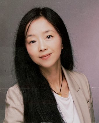 Yafang Cheng in front of the Summer palace in Bejing, China (photo: private). Yafang Cheng in front of the Summer palace in Bejing, China (photo: private).