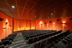 Anspannung in der Luft: Bei Nervosität geben Kinobesucher vermehrt Isopren ab - ein messbarer Hinweis darauf, wie belastend ein Film ist.
