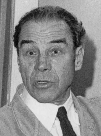 Hermann Wäffler Schwarz-weißes Porträt eines Mannes in Anzug und Krawatte vor heller Wand