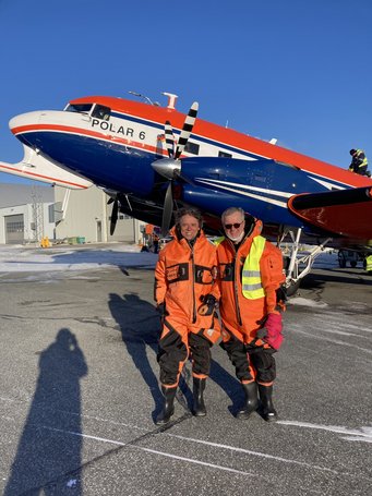 Zwei Max-Planck-Direktoren in Longyearbyen kurz vor dem Abflug zu einem gemeinsamen Messflug mit Polar 5, Polar 6 und HALO: Björn Stevens (links, MPI für Meteorologie) fliegt auf der Polar 5, Stephan Borrmann (rechts, MPI für Chemie) auf der Polar 6. Zwei Max-Planck-Direktoren in Longyearbyen kurz vor dem Abflug zu einem gemeinsamen Messflug.