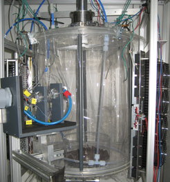 Woher stammt die salpetrige Säure in der Atmosphäre? In dieser Reaktionskammer untersuchen die Mainzer Forscher den Austausch von Gasen zwischen Bodenproben und der Luft.