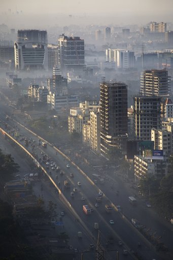 Smog: Everyday life in mega cities like Mumbai, India Smog: Everyday life in mega cities like Mumbai, India