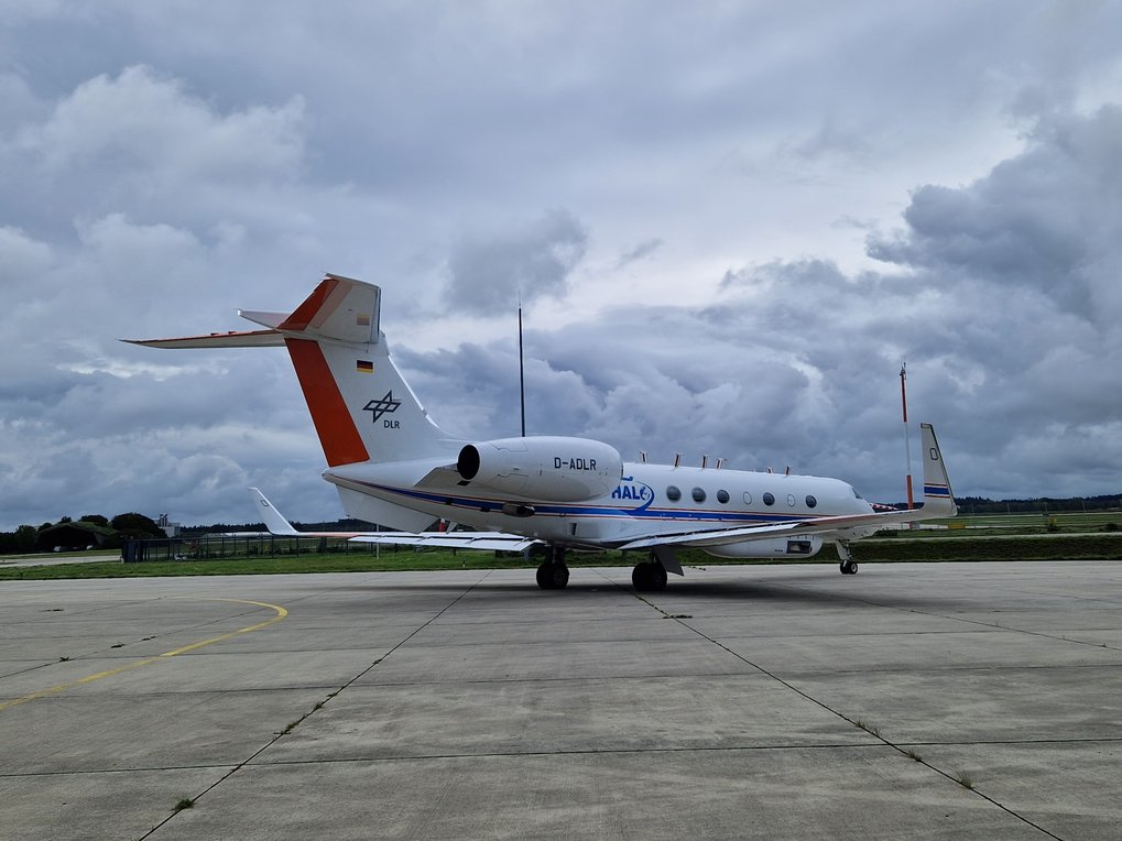 HALO on the apron in Oberpfaffenhofen (c) F. Köllner HALO on the apron in Oberpfaffenhofen (c) F. Köllner
