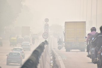 Air pollution from the use of fossil fuels is responsible for many deaths. Air pollution from the use of fossil fuels is responsible for many deaths.