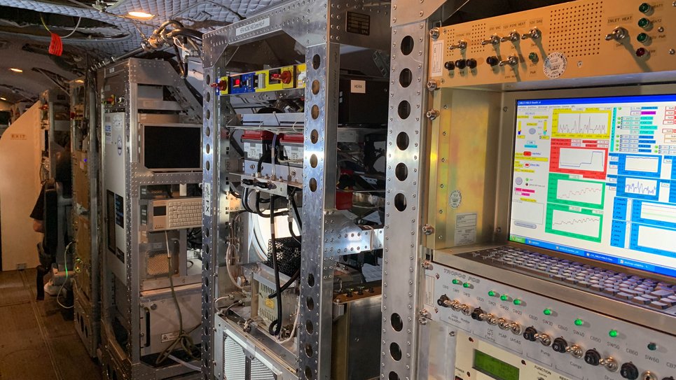 HALO uses 22 special measuring instruments from eight institutes to study the complete cycle of cloud formation, from particle formation from precursor gases to cloud nuclei and the radiation properties of clouds. 